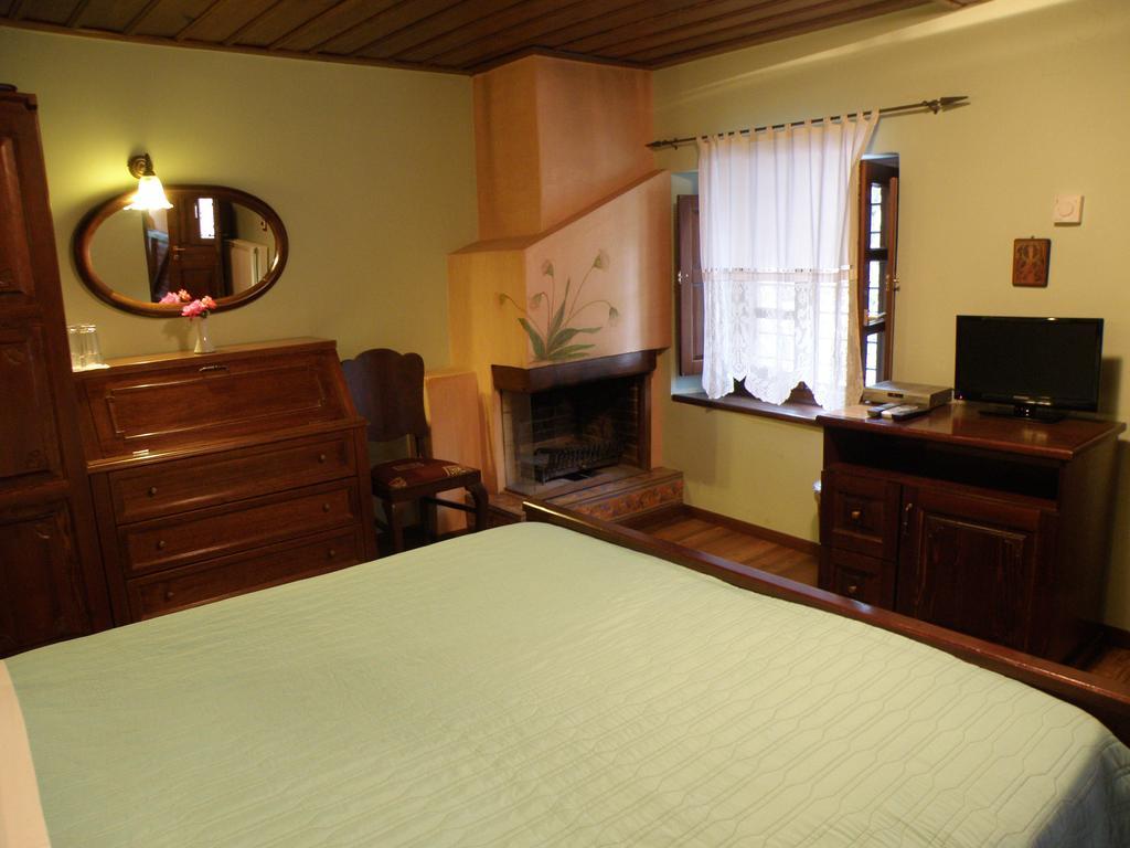 Petrino Guesthouse كالامباكا الغرفة الصورة
