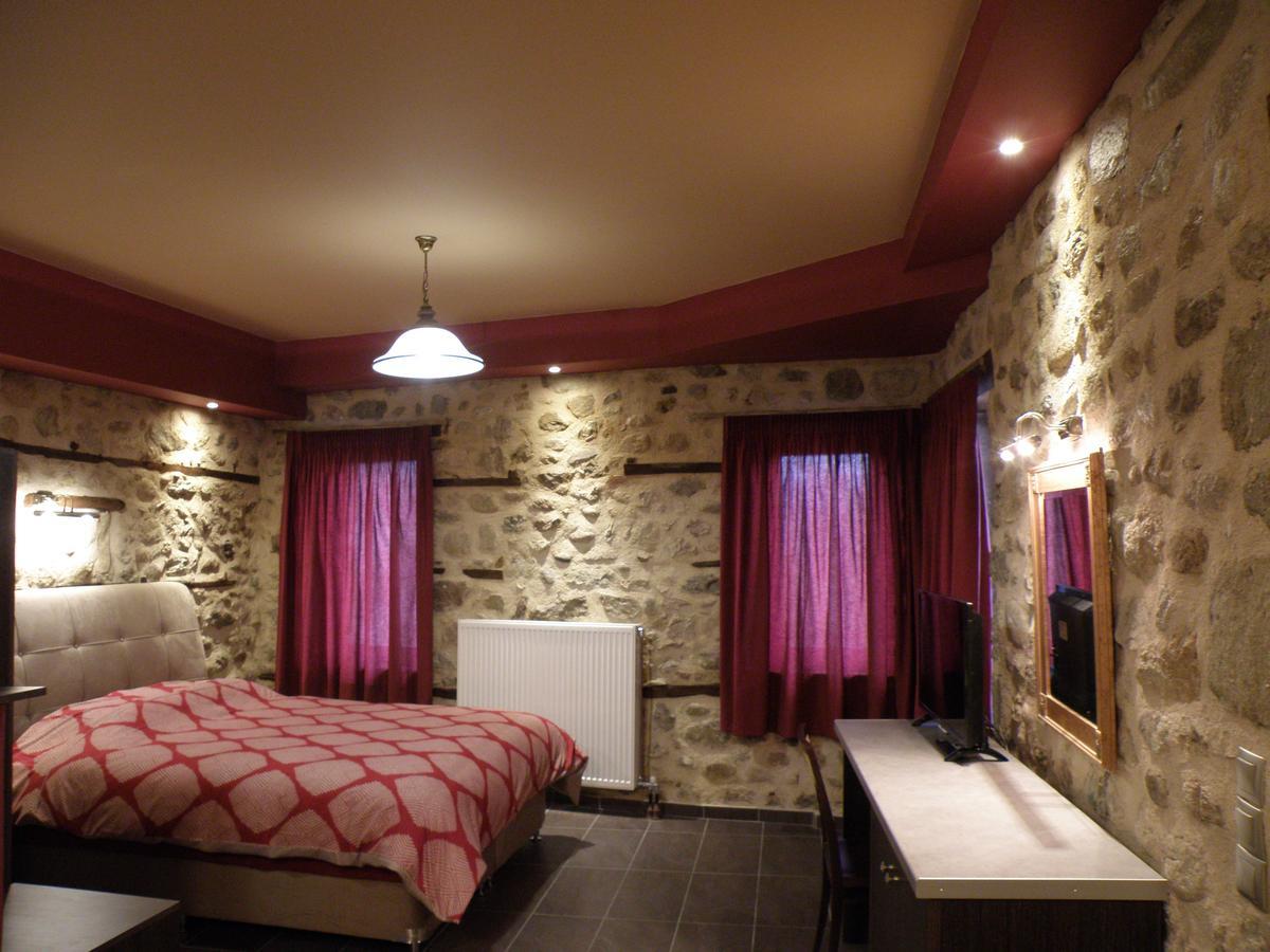 Petrino Guesthouse كالامباكا الغرفة الصورة